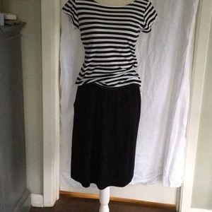 Agnes B black skirt. Size 2. Front pockets